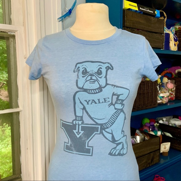 Yale bulldogs graphic tee